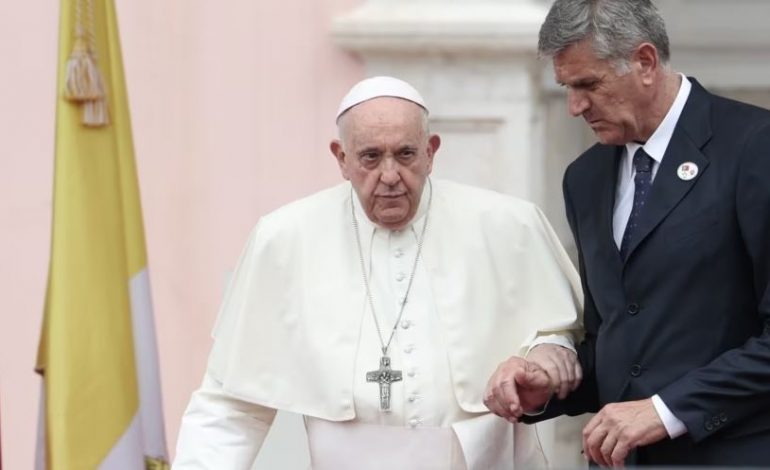 LUFTA NË UKRAINË/ Papa Françesku thirrje Evropës: Veproni si urë dhe paqebërës, t’i jepet fund konfliktit