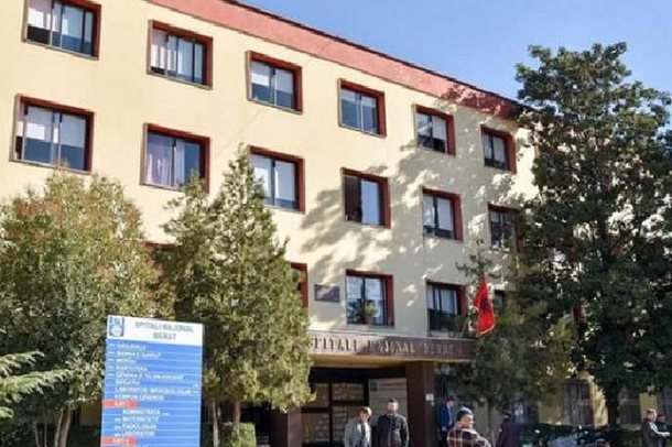 DËRGON SHOKUN NË SPITAL PA SHENJA JETE/ Dëshmia e të riut në Berat: Mendova se po flinte…