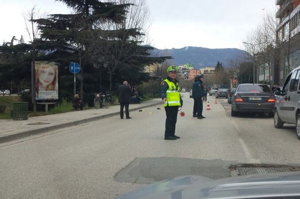 EDHE KËMBËSORËT NË SHËNJESTËR/ KUJDES, çfarë rrezikoni nëse nuk zbatoni rregullat e qarkullimit kur kaloni në rrugë