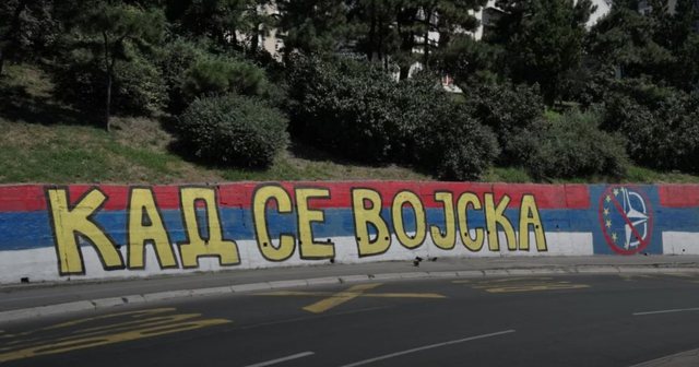 GRAFITET “KËRCËNUESE” NË BEOGRAD/ “Thirrje” ushtrisë të kthehet në Kosovë