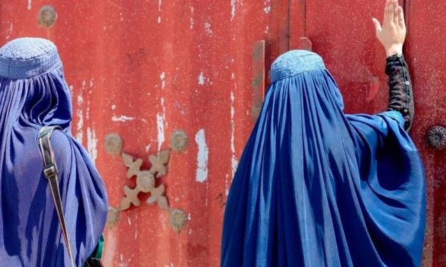 TALEBANËT “MORAL” BOTËS/ Një grua e humb vlerën nëse burrat i shohin fytyrën në publik