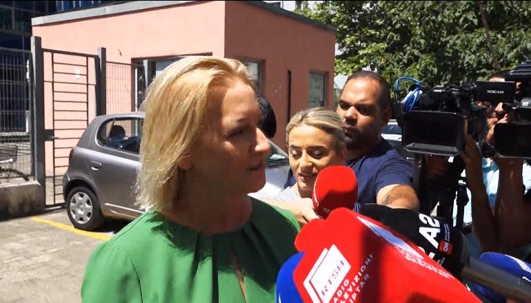PËRFUNDON DËSHMINË E SAJ NË SPAK/ Ish ministrja Denaj: U mora në pyetje si person në dijen