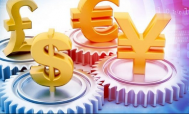 KËMBIMI VALUTOR/ Monedhat e huaja nuk dalin nga kriza, me sa shiten e blihen euro dhe dollari?