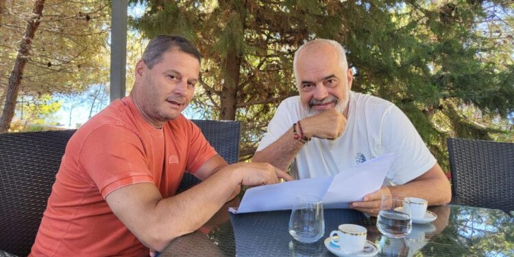 TAKIM ME PJERIN NDREUN/ Rama: Po e kthen Lezhën në Spanjën e vogël të Shqipërisë