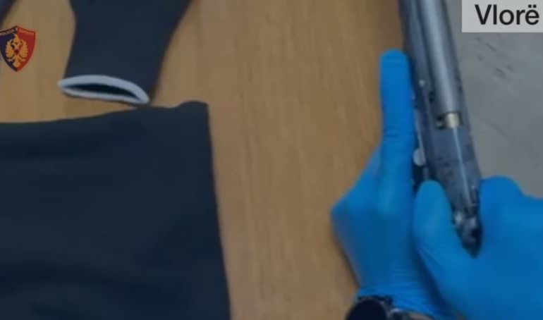 MUNICION LUFTARAK, DOREZA DHE KAPUÇ/ Kapet me armë me silenciator 35-vjeçari në Vlorë, policia jep detaje