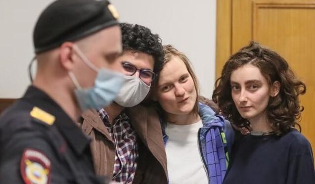 “S’MË LANË TË HYJA NË SERBI”/ Gazetarja ruse: Më ndaluan për 40 orë në aeroport, përjetova një sulm paniku para policëve kur më dërguan në qeli