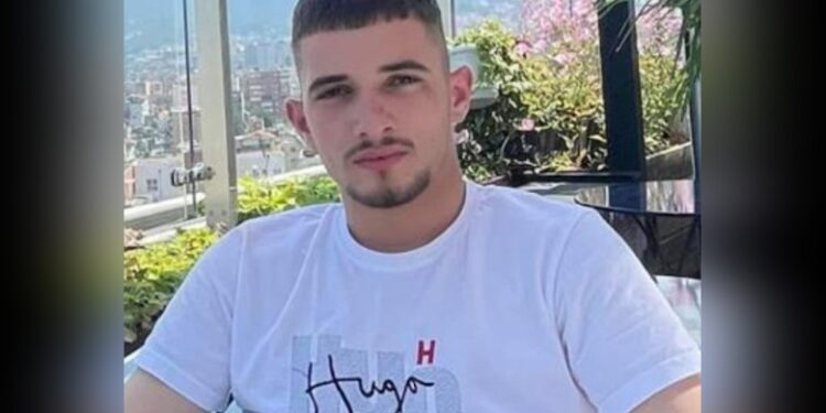 FAMILJA NË ALARM/ I riu në Ksamil humb kontaktet me familjen prej mbrëmjes së kaluar, babai apelon: Kush ka dijeni të më kontaktojë (EMRI)
