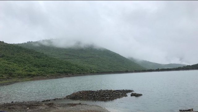 E RËNDË NË FUSHË ARRËZ/ Rrëshqet në rezervuar, mbytet 6-vjeçari