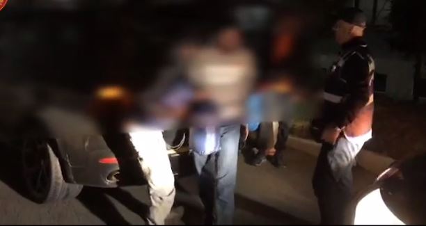 U ZBULUAN DUKE TRANSPORTUAR EMIGRANTË TË PALIGJSHËM/ Arrestohen 2 persona në Korçë, në kërkim…