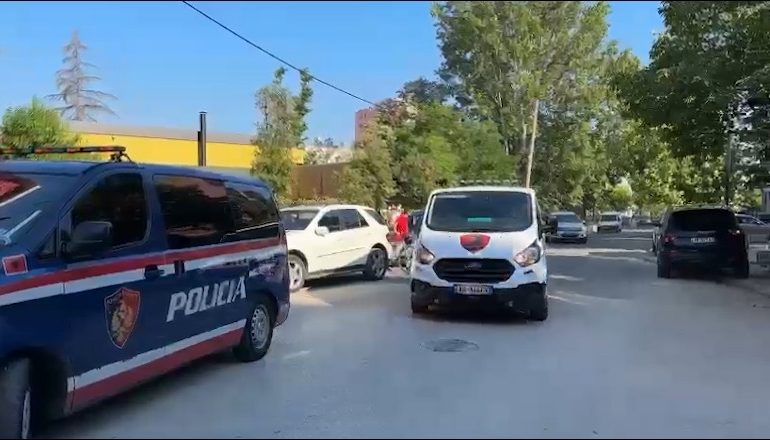 KONFLIKT MES DY FAMILJEVE NË VLORË/ Dyshohet se një person ngacmoi vajzën e mitur 16 vjeç, shoqërohet në polici njëri prej tyre