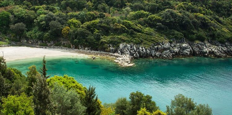 “VENDE TË BUKURA, ÇMIME TË LIRA”/ Daily Mail i dedikon një artikull turizmit në rritje në Shqipëri