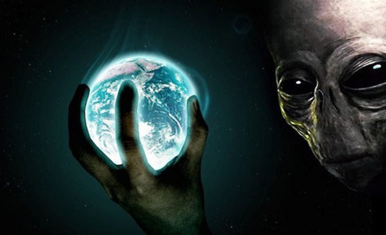 “NJË TJETËR SPECIE ALIENI DO SHPËTOJË DISA NGA NE”/ Udhëtari në kohë: UFO-t do të na pushtojnë së shpejti