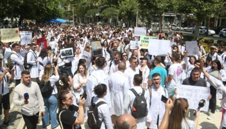 SOT NIS PROVIMI I INFORMATIZUAR PËR STUDENTËT E MJEKËSISË/ Vetëm 400 kuota! Fituesit detyrim të nënshkruajnë kontratën e punësimit