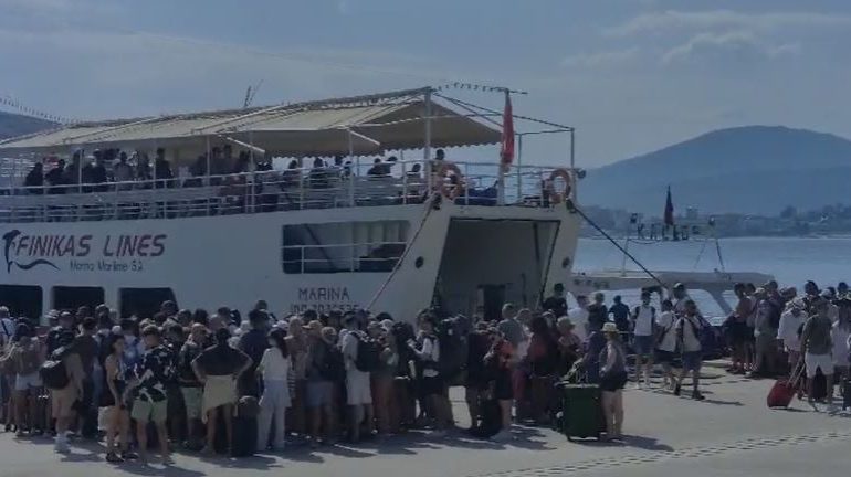 PORTI I SARANDËS DYNDET NGA TURISTËT/ barkojnë 20 jahte, kroçera dhe anije me pushuesZ