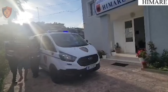NDËRHYRI PËR TË SHUAR SHERRIN/ Plagoset me thikë polici në Himarë, në gjendje kritike për jetën