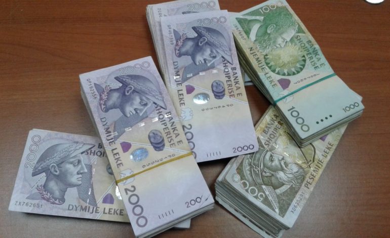 MOSDEKLARIMI I PARAVE NË DOGANË/ 37 raste në 2022, mbi 1.3 milionë euro dhe 165 mijë paund