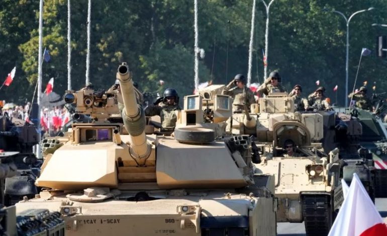 KËRCËNIMET NGA BJELLORUSIA DHE RUSIA/ Varshava tregon forcën, mban paradën më të madhe ushtarake në 29 vite