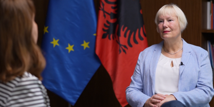 “PRESIM REZULTATE NGA SPAK”/ Ambasadorja e BE: Korrupsioni, një kancer që duhet luftuar