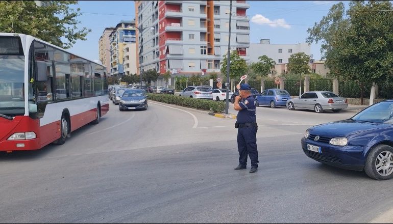 “BLINDOHET” BYPASSI I FIERIT/ Kontrolle me radar! Shpejtësia e lartë dhe telefoni, 2457 gjoba për 15 ditë