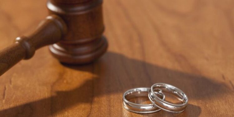 RRITEN DIVORCET NË ELBASAN/ 320 kërkesa për ndarje në 6 mujorin e parë të vitit