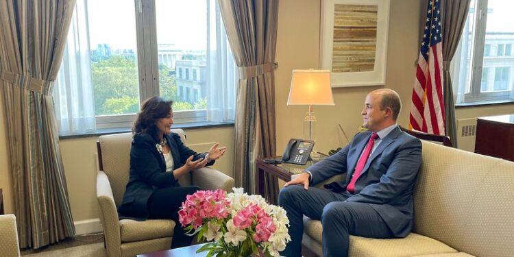 “PARTNERITET I FORTË SHBA-SHQIPËRI”/ Yuri Kim pret në Uashington, të ngarkuarin me punë në Ambasadën amerikane në Tiranë