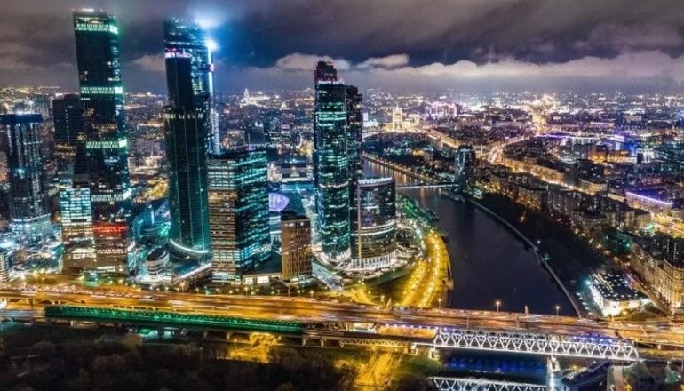 SULM ME DRON UKRAINAS NË MOSKË/ Goditet një ndërtesë! SHBA miraton dërgimin e avionëve luftarak F-16 në Kiev