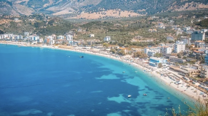 SEZONI TURISTIK/ The Guardian: Italianët të zhgënjyer nga kostoja e pushimeve në shtëpi, zgjedhin Shqipërinë