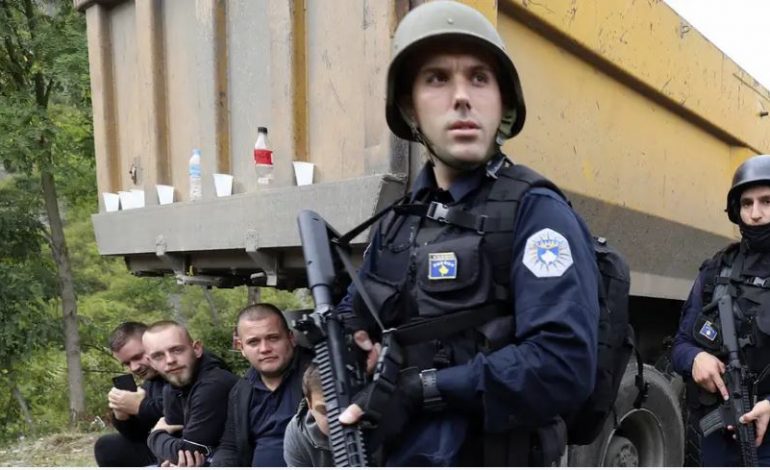 “DORËHEQJA E POLICËVE NË VERI TË KOSOVËS, SHQRTËSIM…”/ DW: Prishtina zyrtare akuzon Beogradin