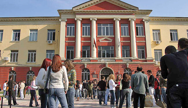 INXHINJERITË “MBYTIN” MJEKËSINË/ Maturantët zgjedhin degë që sigurojnë punësim pas diplomimit