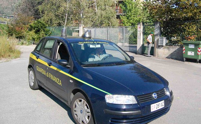 PJESË E NJË ORGANIZATE TË TRAFIKUT TË DROGËS/ 26-vjeçarit shqiptar i vihen prangat sapo mbërrin në Itali (EMRI)