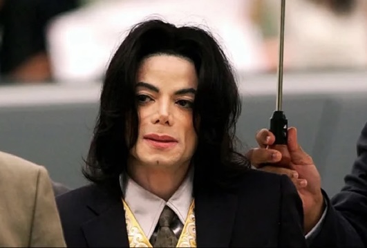 AKUZAT PËR ABUZIM SEKSUAL/ Gjykata amerikane rikthen paditë kundër Michael Jackson
