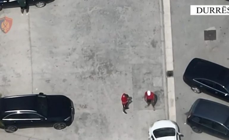 NDODH EDHE KJO/ 42-vjeçari në Durrës i merrte para qytetarëve për të parkuar makinat, arrestohet nga policia