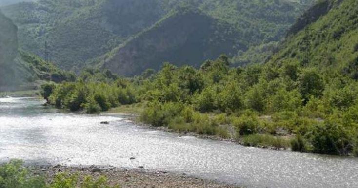 E TRISHTË/ U fut për t’u larë në lumin Rrapun, mbytet i mituri në Librazhd