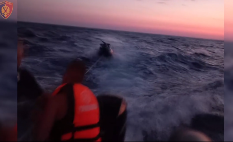 JET-SKI PËSON DEFEKT NË MES TË DETIT/ 2 të rinjtë rrezikojnë jetën te “Rana e Hedhun”, shpëtohen nga policia kufitare