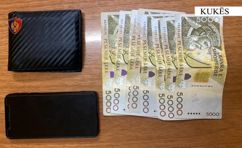 NDODH NË KUKËS/ I vodhi para babait, vihet në pranga 34-vjeçari: Disa ditë më parë grabiti shuma parash dhe bizhuteri floriri, në…