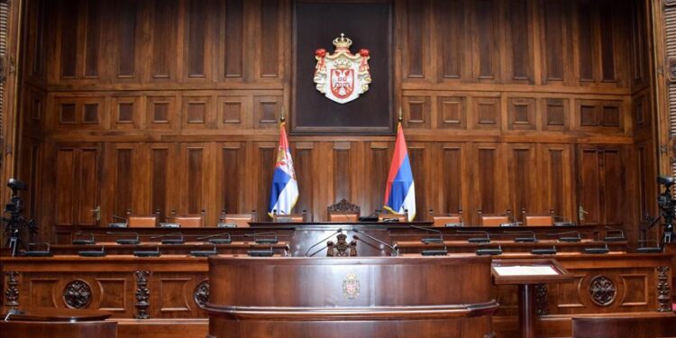 SERBIA NË ZGJEDHJE TË PARAKOHSHME/ Vuçiç sfidon opozitën me votime për parlamentin e bashkitë në të njëjtën ditë