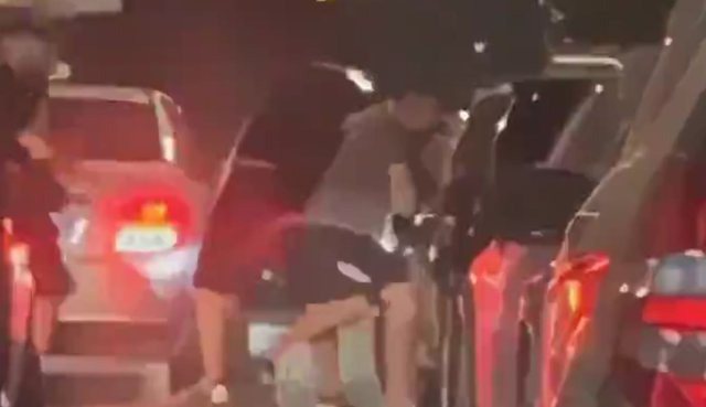 GRUSHTE DHE SHKOPA BEJSBOLLI NGA XHAMI I MAKINËS/ Dalin PAMJET e dhunimit të 49-vjeçarit në Kavajë