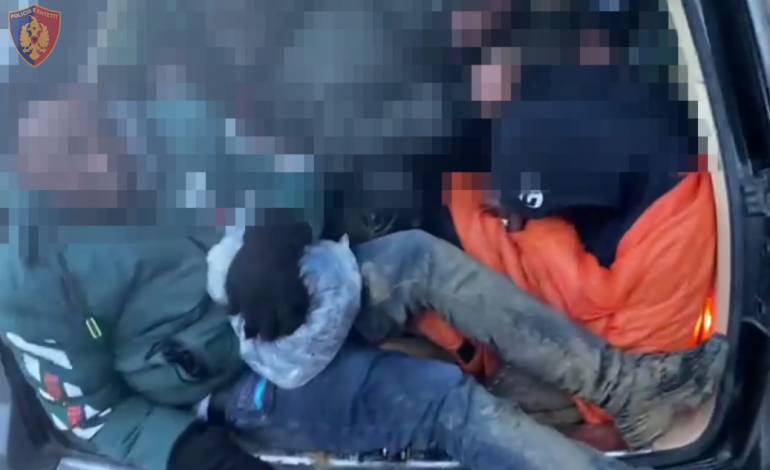 PO TRANSPORTONTE 5 EMIGRANTË TË PALIGJSHËM/ Arrestohet 54-vjeçari në Korçë