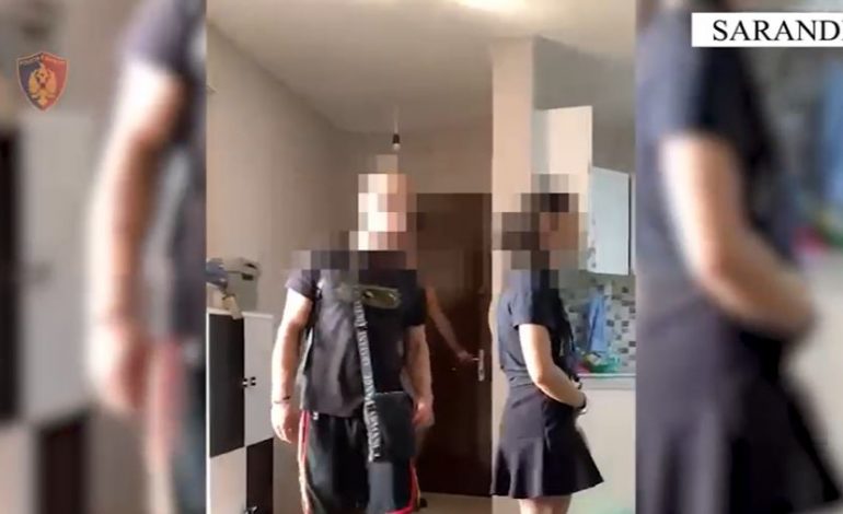 DYSHONTE SE I KISHIN DËMTUAR PAISJET NË BANESË/ 59-vjeçari nga Kosova mban peng 6 pushues italianë në Sarandë, arrestohet nga policia