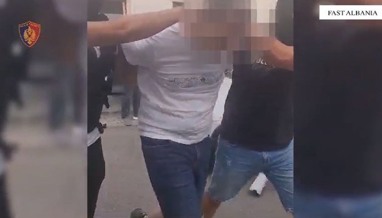 PJESË E NJË GRUPI KRIMINAL TË TRAFIKUT TË DROGËS/ Arrestohet 42-vjeçari i shpallur në kërkim në Laç (EMRI)