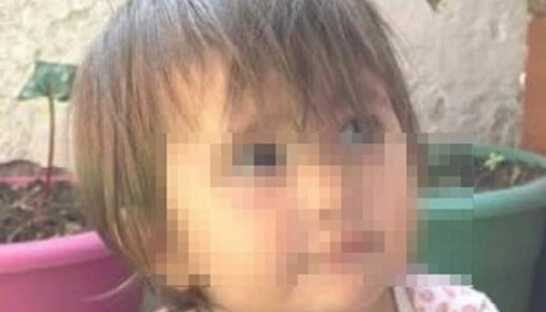 E TRISHTË/ Nga Italia kishte ardhur me pushime në Shqipëri, vogëlushja 19 muajshe sëmuret dhe ndërron jetë në spital