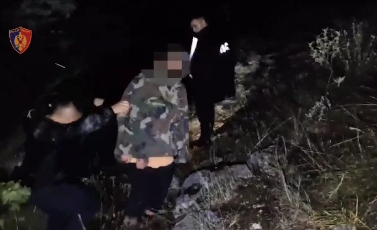 EMRAT/ Të armatosur ruanin bimët narkotike, pranga babait dhe dy djemve në Poliçan