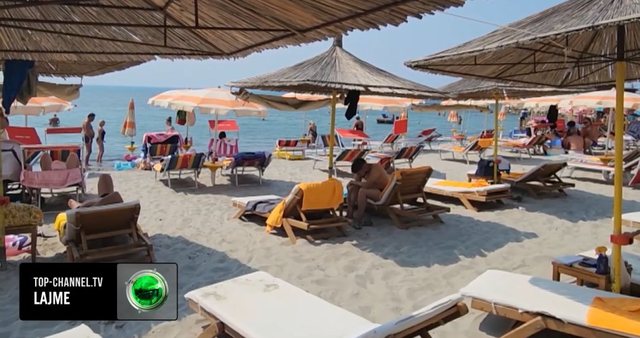 SEZONI TURISTIK/ Në Durrës prenotime dhe në shtator: Plazhet janë plot, por edhe zonat historike