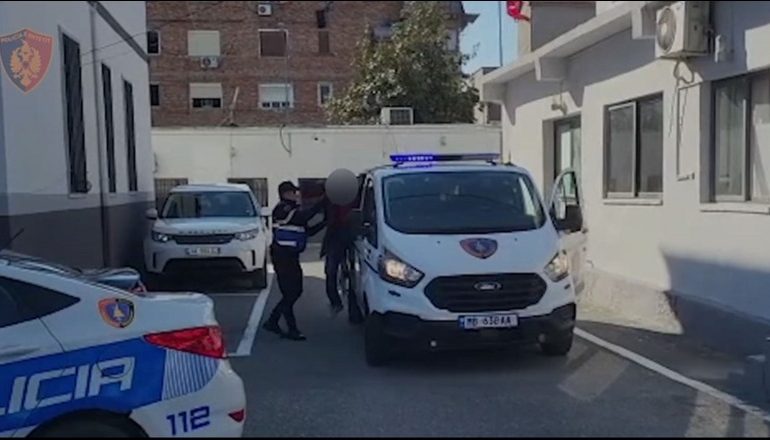 KAPET HAJDUTI/ I vodhi celularin një italiani te ‘Banjat e Bënjës’ në Përmet, arrestohet 33-vjeçari