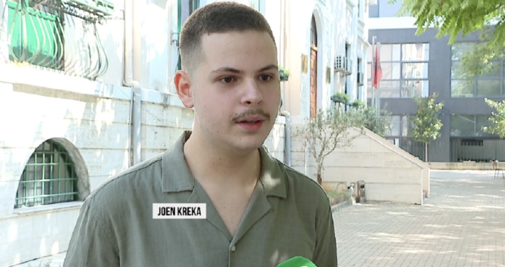 I PARI NDËR 400 FITUES/ I riu tregon pasionin për mjekësinë: Dua të jap kontribut këtu