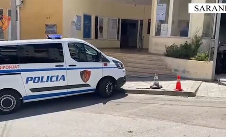 EMRAT/ Kundërshtuan punonjësit e policisë, pranga dy vëllezërve në Sarandë