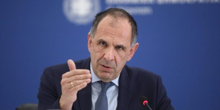 SHKRIHEN “AKUJT”/ Ministri i Jashtëm grek viziton Turqinë, turi vjen pas takimit Erdogan-Mitsotakis