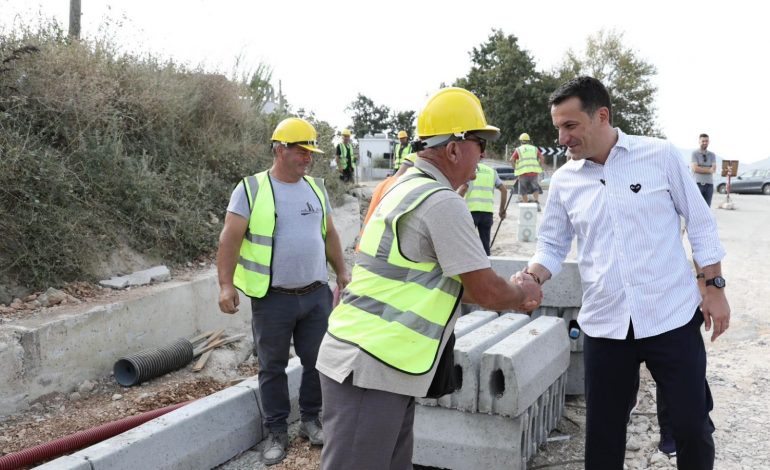 SHTROHET RRUGA E AGALLARËVE NË FARKË/ Veliaj: Ky është mandati i investimeve në periferi, i japim vlerë çdo prone