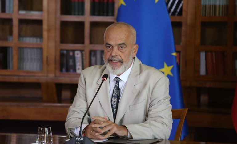 KE HODHI POSHTË KËEKESËN PËR ZGJERIM TË MICHEL/ Rama: Më të sigurt në avionin e BE-së pa ndenjëse, se në atë rus
