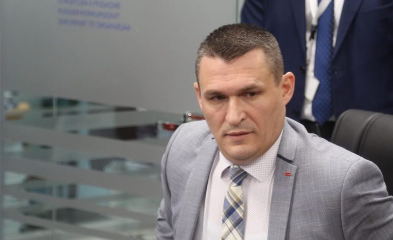 I RREZIKOHET JETA? Merren masa shtesë për sigurinë e kreut të SPAK Altin Dumani. Lëviz me makinë të blinduar, pranë banesës…